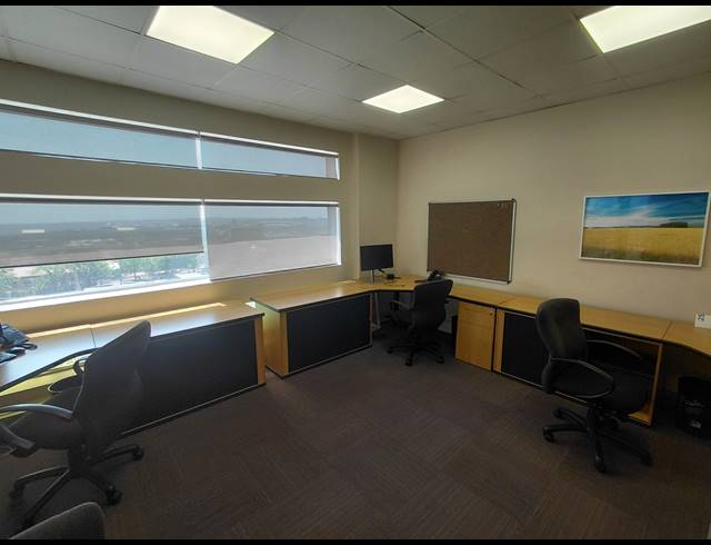 253M² OFFICE TO LET IN MIDRIDGE PARK